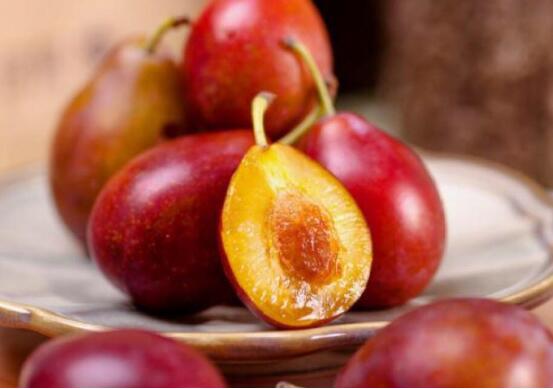 话梅是李子还是梅子做的 李子和梅子区别图解