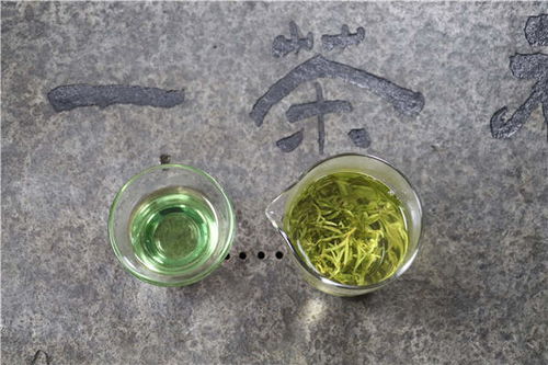 信阳毛尖用多少度水冲泡最好 100度的开水泡信阳毛尖