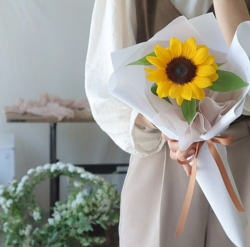 冰蓝玫瑰适合送女友吗 冰蓝玫瑰送人禁忌