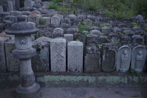 女人去墓地戴啥辟邪 五种人不宜去墓地