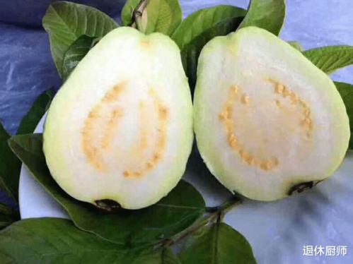 女性吃芭乐对子宫好处 芭乐红肉和白肉哪个好