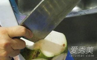如何打开椰子喝椰汁 没有工具怎么打开椰子壳图解