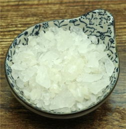 指甲花用盐好还是白矾好呢 指甲草为啥要加白矾
