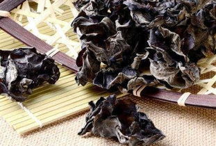 木耳用冷水泡10分钟可以吗 木耳用100度开水烫了能吃吗
