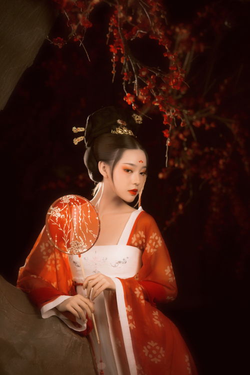 杏花微雨时,春意正阑珊 杏花微雨醉,花朝故人归