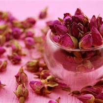 玫瑰花茶能天天喝吗 玫瑰花喝了一个月脸发黑了