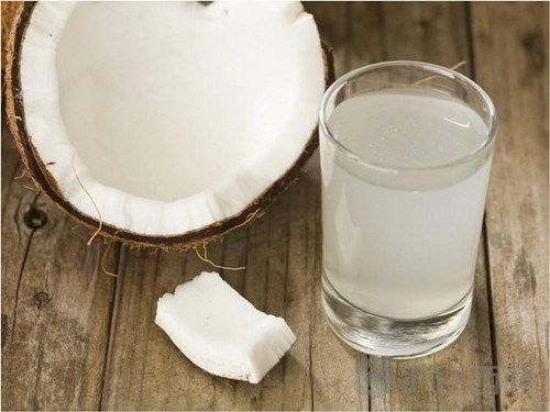 生理期能喝椰子水吗 喝椰汁真的能丰胸吗