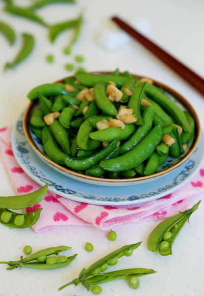 甜豆不焯水会中毒吗 甜豆用开水焯还是冷水焯