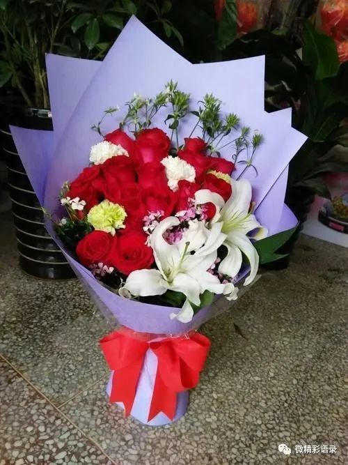 男人收到花会尴尬吗 男生收到鲜花后的感觉