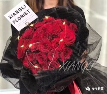 男人送女人33朵黑纱红玫瑰 33朵红玫瑰不能随便送人