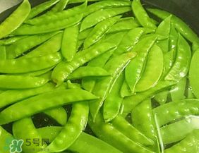荷兰豆不焯水有毒吗 荷兰豆可以直接炒吗