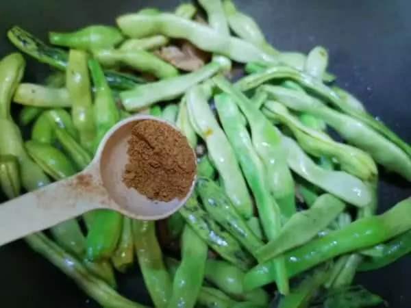 豆角没熟中毒一年死多少人 怎样鉴定豆角中毒了