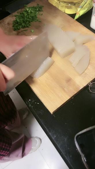 酒店三角形西瓜的切法 最简单切三角形西瓜视频