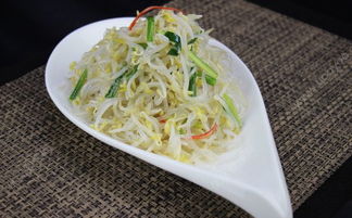 黄豆芽和绿豆芽哪个炒菜好吃 绿豆芽黄豆芽图片对比
