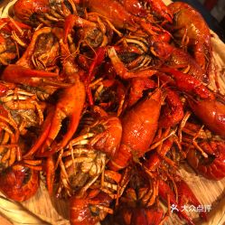 龙虾一般吃什么食物 捕龙虾用什么诱饵最好