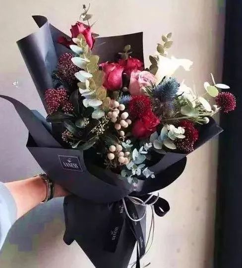 别人送的花束怎么保存 包装花束怎么活久一点