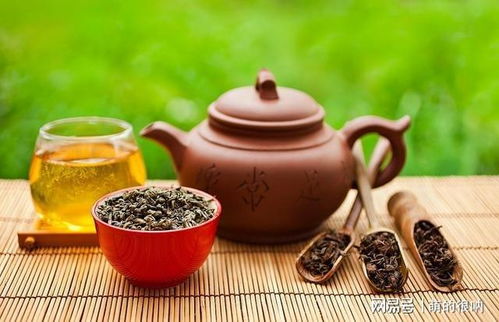 夏季红茶和绿茶哪个好 湿气重的人喝红茶还是绿茶