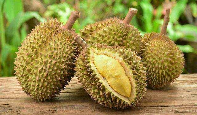 怎样挑榴莲的简单方法 怎么挑选榴莲肉多皮薄