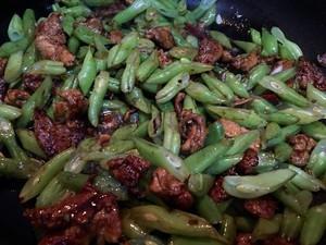 炒豇豆什么样算熟了 豇豆吃起来脆的是没熟吗