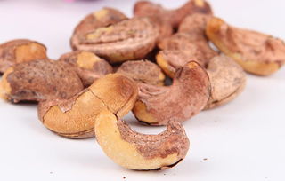 炭烧腰果外面的薄皮能吃吗 熟的紫皮腰果需要剥皮吗