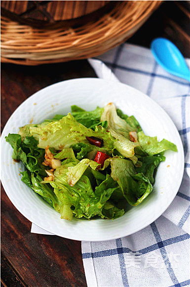 生菜开水烫几分钟可以吃 凉拌生菜需要开水烫吗