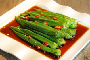 秋葵不焯水吃有毒吗 秋葵整个焯水还是切开