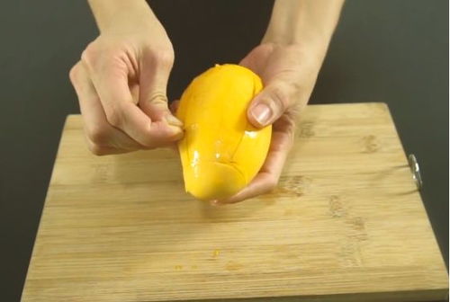 芒果直接剥皮吃吗 芒果如何剥皮简单