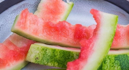 西瓜皮可以吃吗 吃西瓜皮的危害