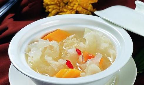 银耳汤喝几天下面会流水 多吃银耳羹会喷水吗