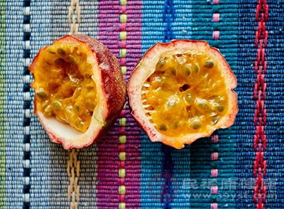 长期每天吃百香果的好处 百香果的副作用太大了