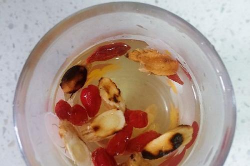 长期喝黄芪枸杞水的功效 长期喝枸杞黄芪泡水喝的功效及作用