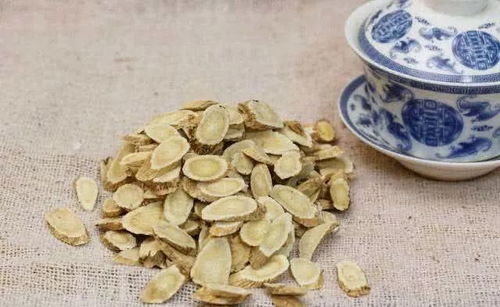 黄芪泡水喝的害处 长期喝黄芪枸杞水的功效