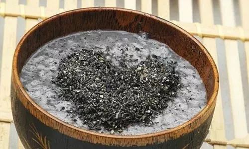 黑色一粒像黑芝麻的小虫子会飞 床上黑色虫子一捏就碎